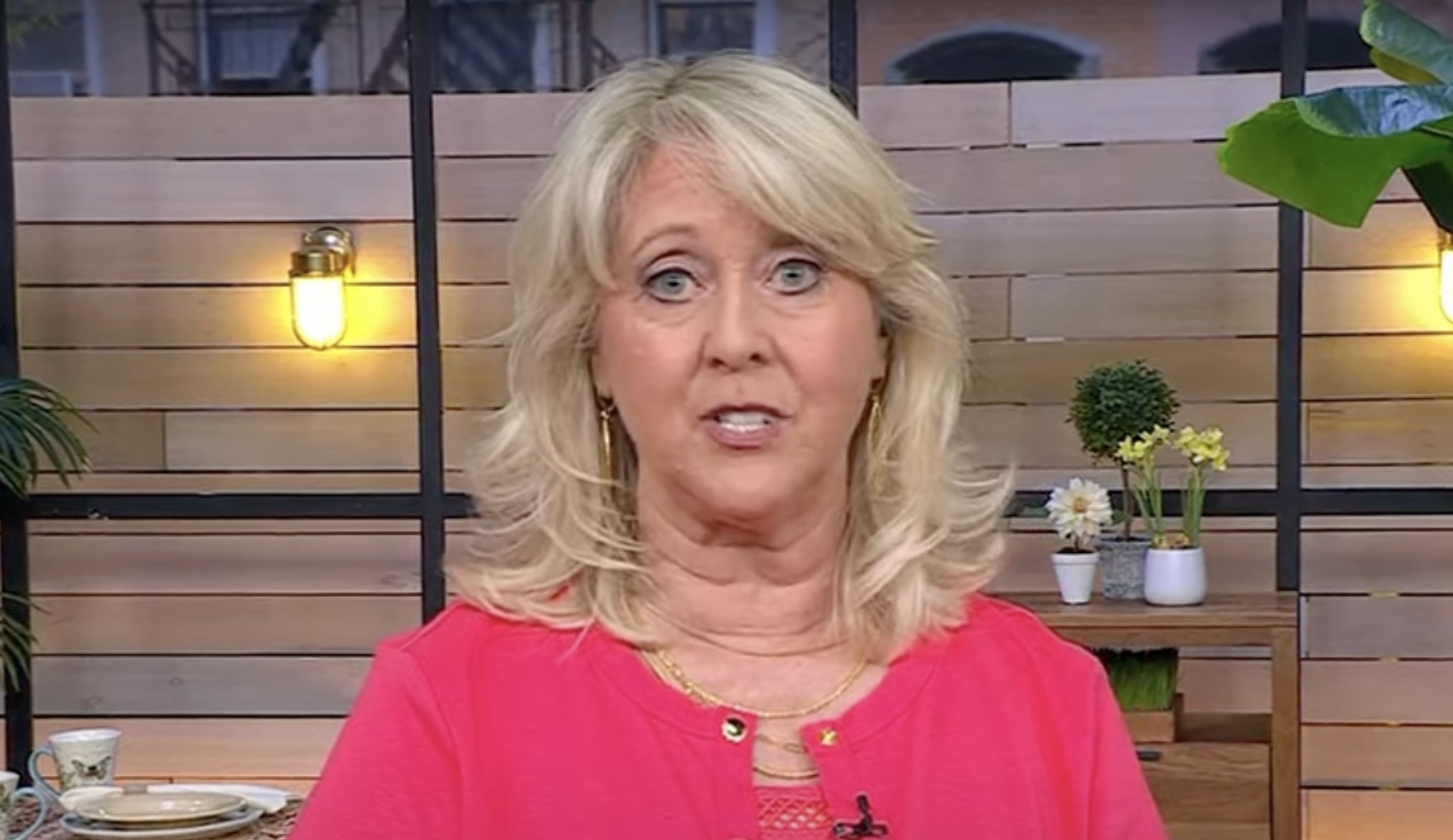 Mary Beth Roe Host, Personality