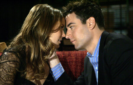 Ashley Williams and Josh Radnor in How I Met Your Mother - 'Zip, Zip, Zip',
