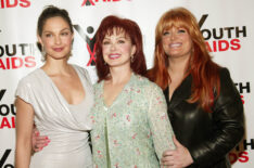 Actress Ashley Judd (L-R), singers Naomi and Wynonna Judd arrive at the 'YouthAIDS Annual Benefit Gala 2003