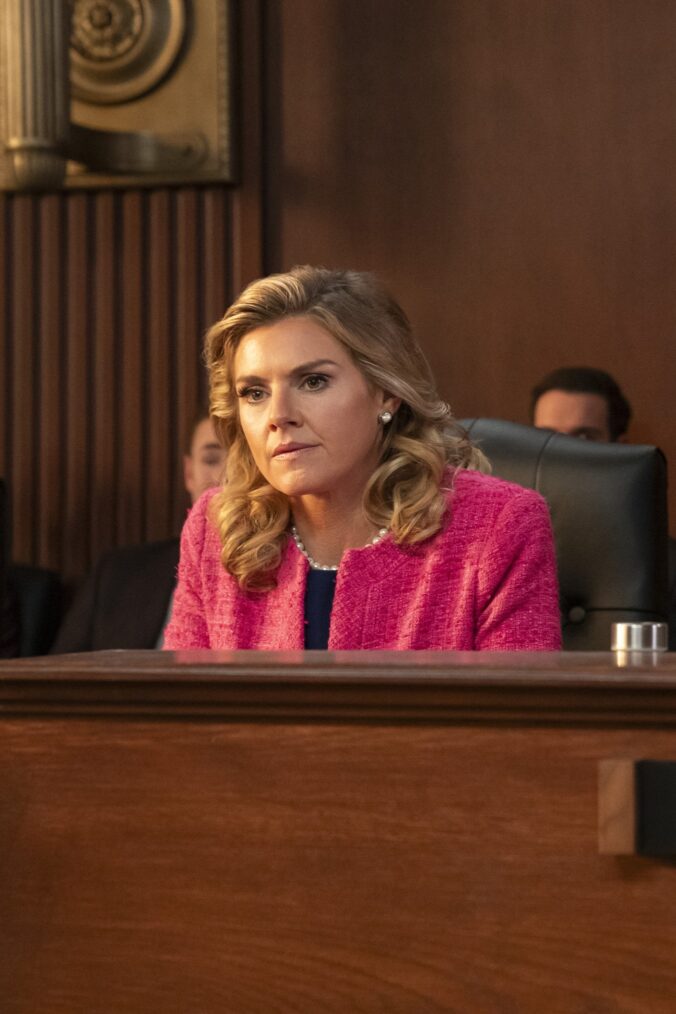 Eliza Coupe in 'The Residence'