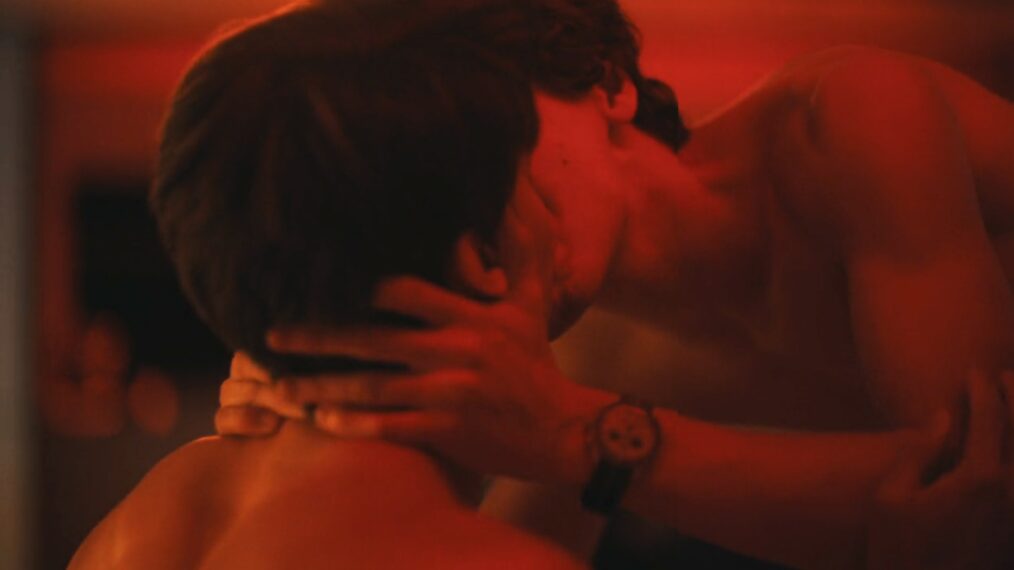 Patrick Schwarzenegger's Saxon and Sam Nivola's Lochlan kiss in 'The White Lotus'