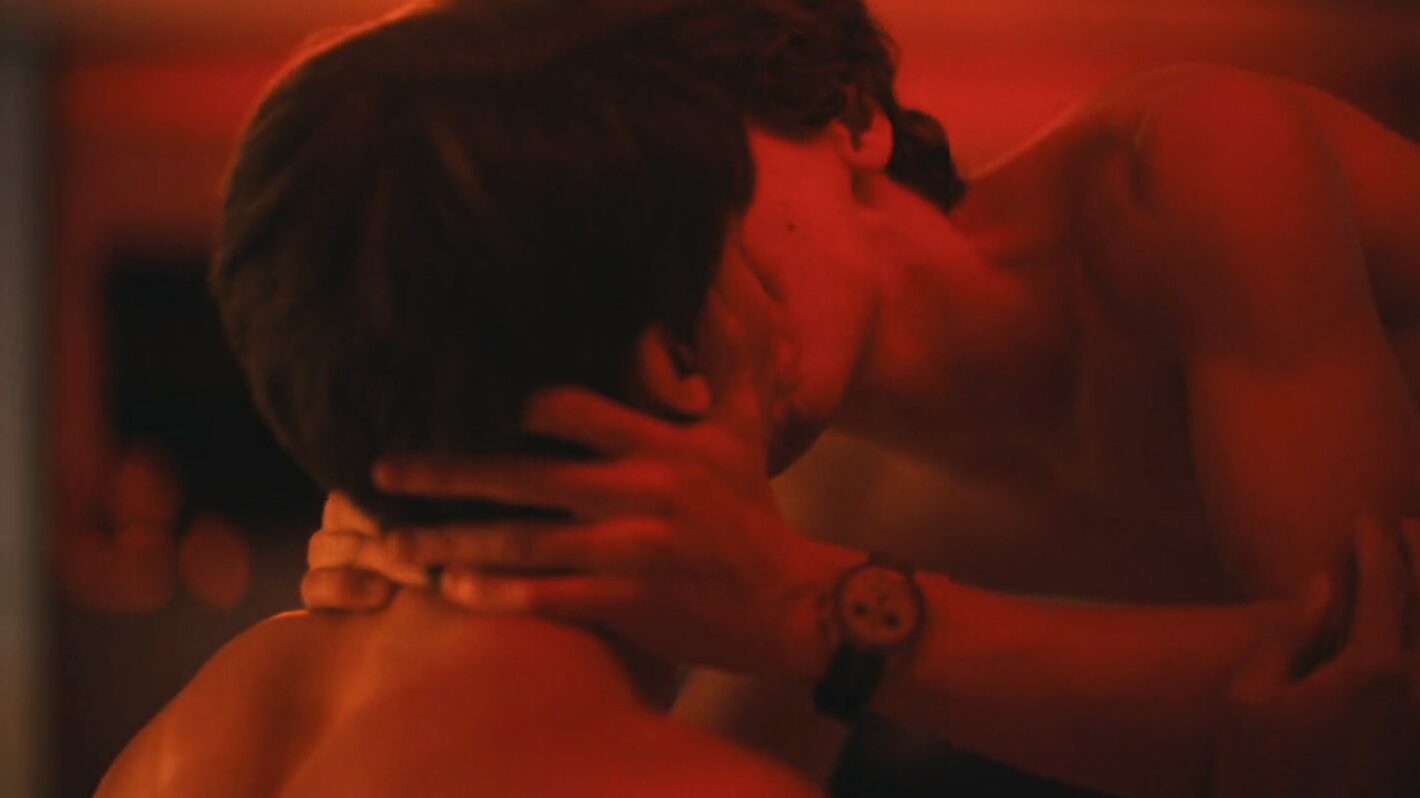'The White Lotus': Saxon & Lochlan Lock Lips in Shocking Incest Moment