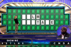 'Wheel of Fortune': Ryan Seacrest Cracks Up at Contestant's Unenthusiastic Family