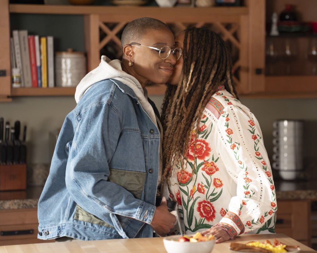 Aisha Hinds as Hen, Tracie Thoms as Karen — '9-1-1' Season 8 Episode 16 
