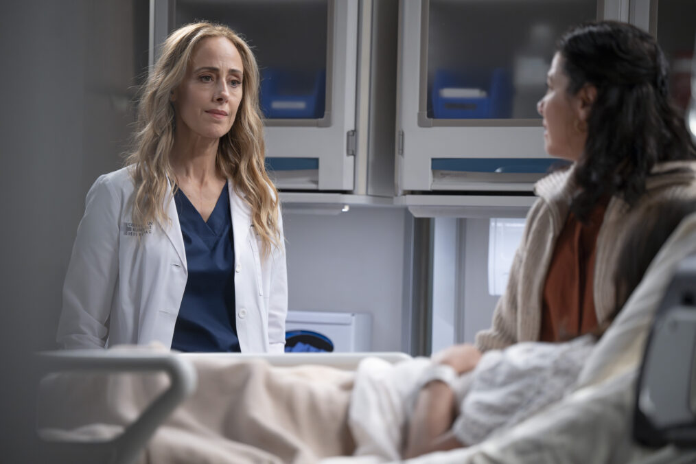 Kim Raver, Jacqueline Mazarella in Grey's Anatomy - 'How Do I Live'