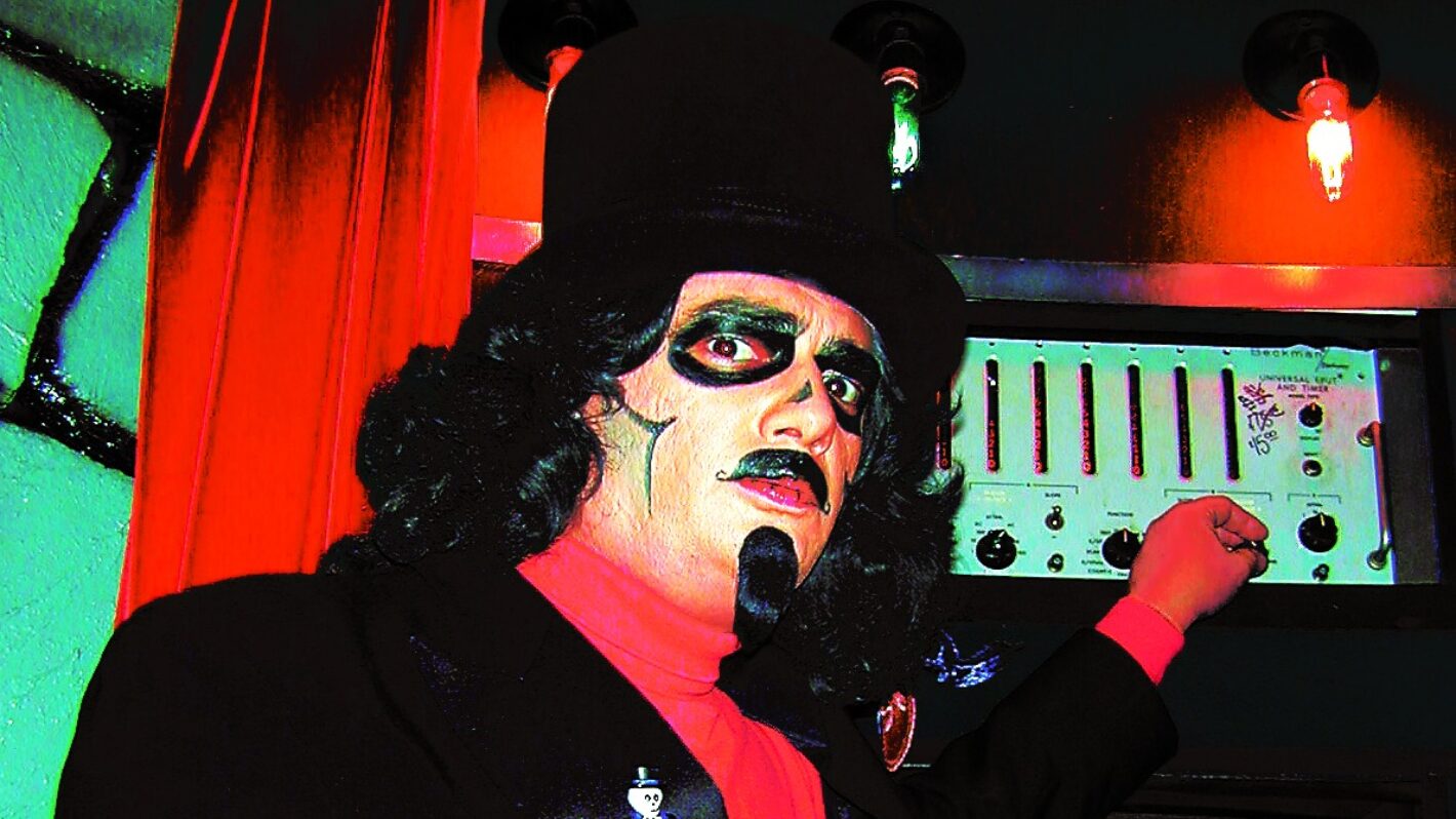 Svengoolie with machine