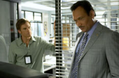 Michael C. Hall and Jimmy Smits in Dexter - 'Go Your Own Way' - Season 3, episode 10