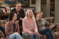 Sara Gilbert, John Goodman, Lecy Goranson, and Laurie Metcalf in The Conners