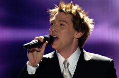 American Idol finalist Clay Aiken performs at the broadcast of the show's final competition