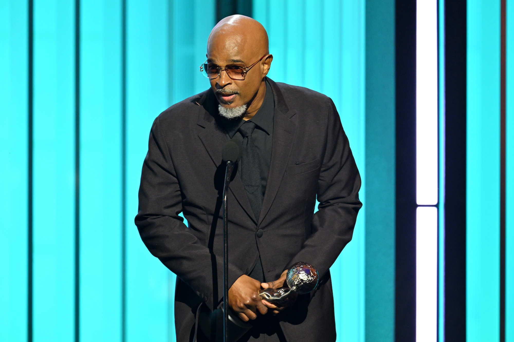 Damon Wayans accepts the Outstanding Actor in a Comedy Series award for “Poppa's House”