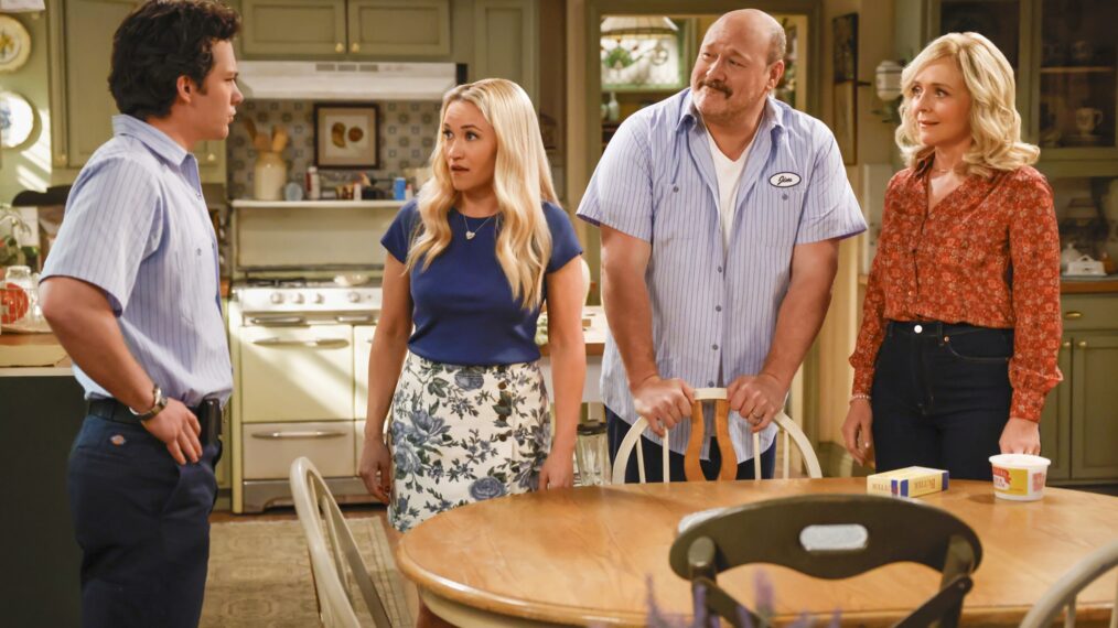 Montana Jordan, Emily Osment, Will Sasso, and Rachel Bay Jones in 'Georgie & Mandy's First Marriage' Season 1 finale