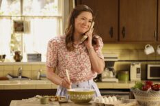 Zoe Perry as Mary in 'Georgie & Mandy's First Marriage' Season 1