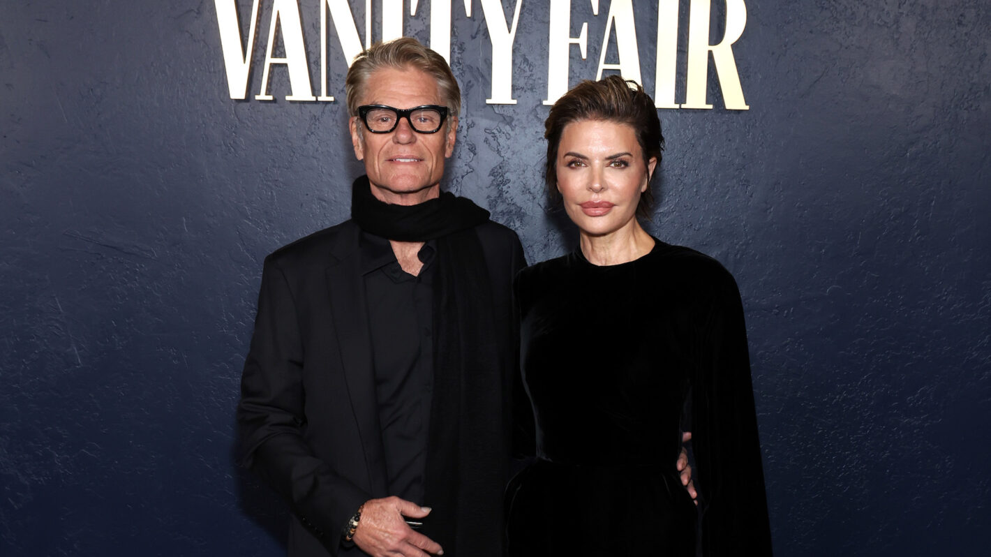 HOLLYWOOD, CALIFORNIA - JANUARY 04: (L-R) Harry Hamlin and Lisa Rinna arrive as Vanity Fair and Amazon MGM Studios celebrate Awards Season 2025 at Chateau Marmont's Bar Marmont on January 04, 2025 in Hollywood, California.