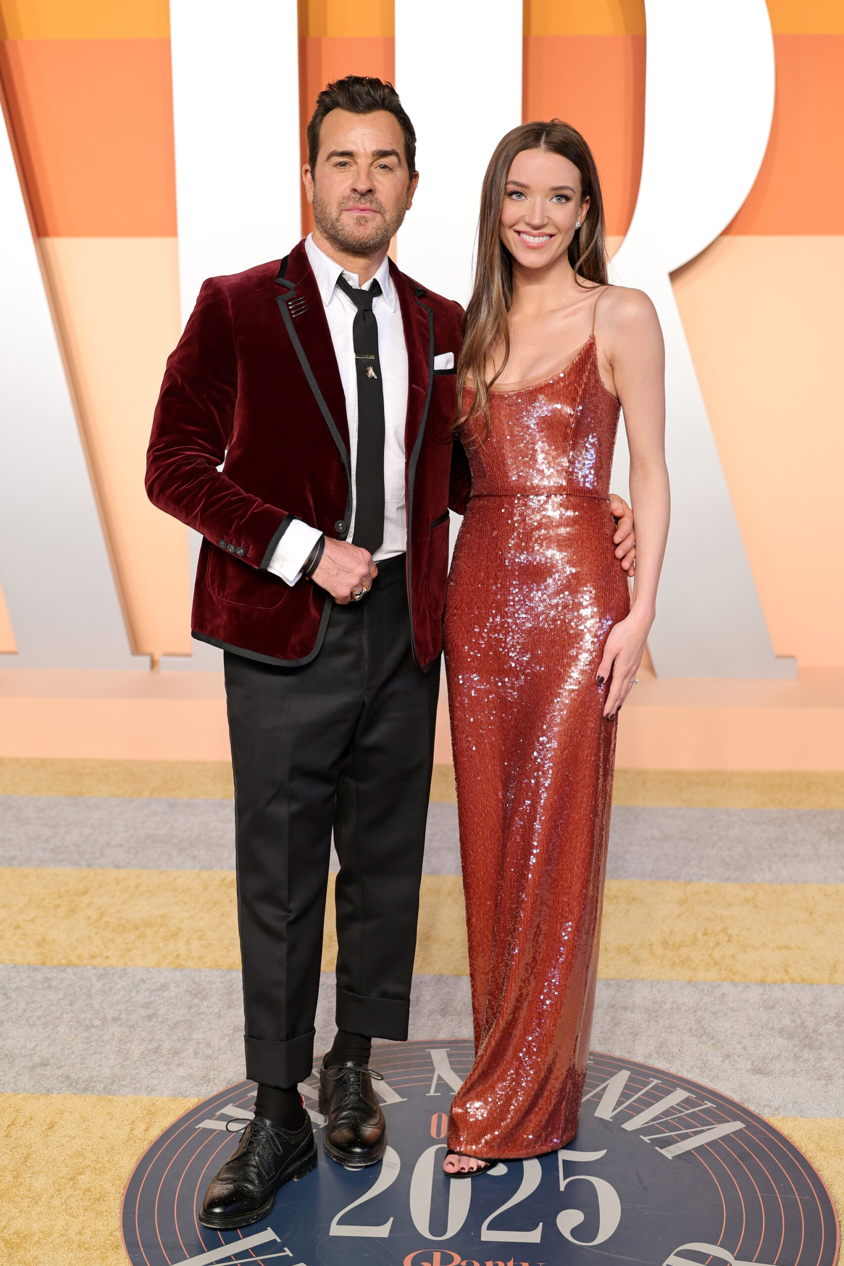Justin Theroux and Nicole Brydon Bloom attend the 2025 Vanity Fair Oscar Party Hosted By Radhika Jones at Wallis Annenberg Center for the Performing Arts on March 02, 2025 in Beverly Hills, California.