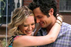 Hilary Duff, Penn Badgley in Gossip Girl
