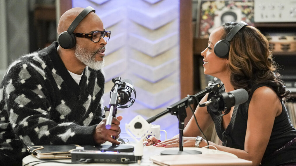 Damon Wayans as Poppa and Essence Atkins as Ivy in the 'Poppa's House' Season 1 finale - 'Magic Shine Again'