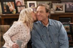 Lecy Goranson and John Goodman in The Conners