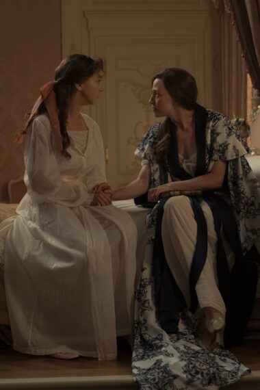 Taissa Farmiga and Carrie Coon in 'The Gilded Age' Season 3, Episode 1