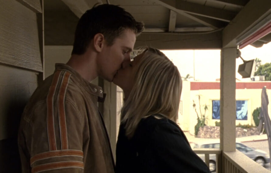 Jason Dohring and Kristen Bell in 'Veronica Mars' Season 1