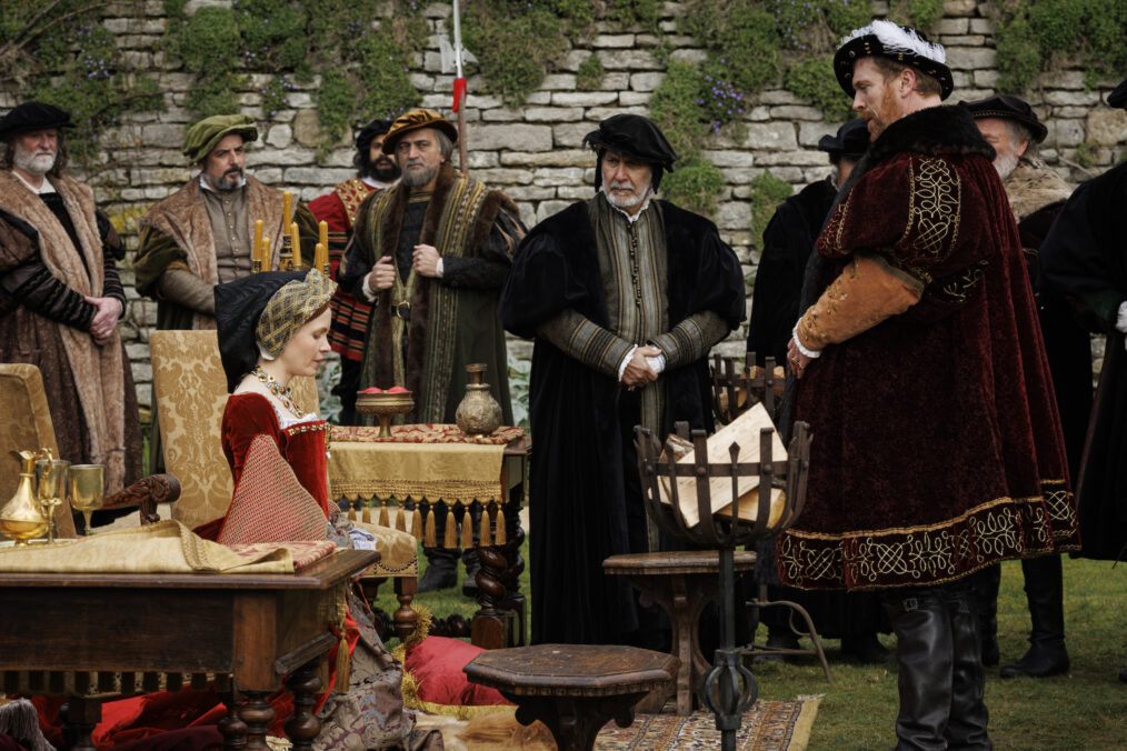 Kate Phillips (Jane Seymour), Damian Lewis (King Henry VIII) in 'Wolf Hall: The Mirror and the Light' Episode 3 - 'Defiance'