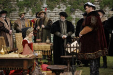 Kate Phillips (Jane Seymour), Damian Lewis (King Henry VIII) in 'Wolf Hall: The Mirror and the Light' Episode 3 - 'Defiance'