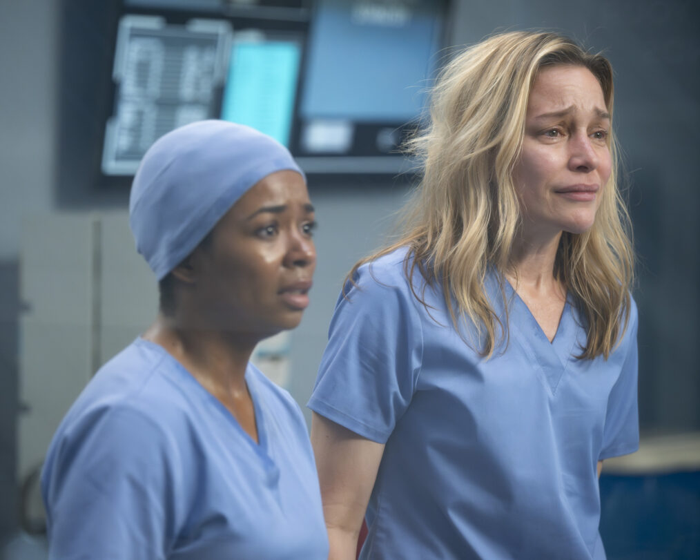 Alexis Floyd and Piper Perabo in Grey's Anatomy - 'How Do I Live'