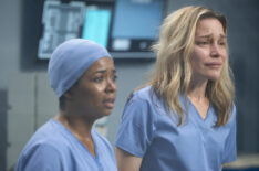 Alexis Floyd and Piper Perabo in Grey's Anatomy - 'How Do I Live'