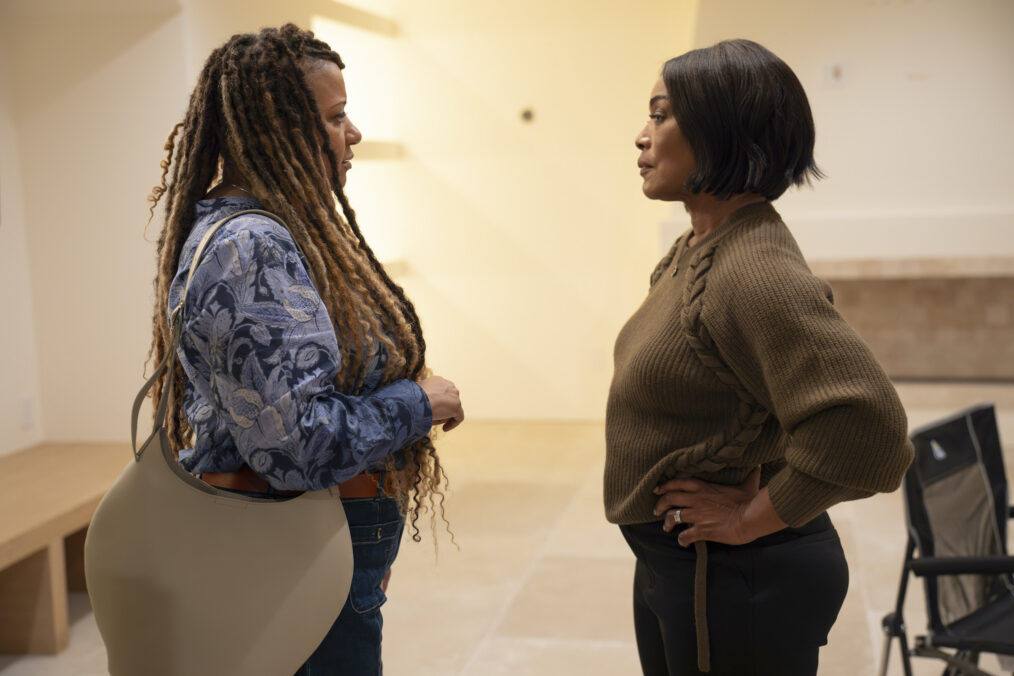 Tracie Thoms as Karen, Angela Bassett as Athena — '9-1-1' Season 8 Episode 17 