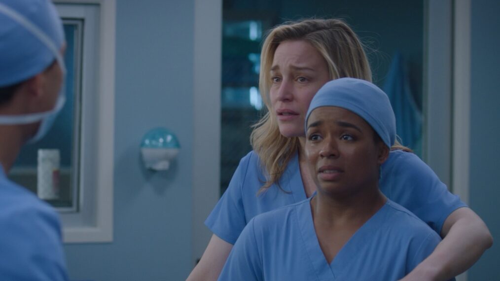 Piper Perabo and Alexis Floyd in Grey's Anatomy