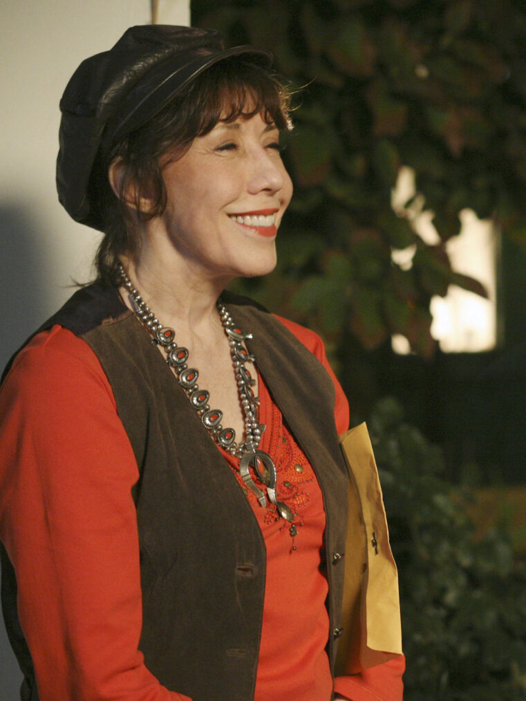 Lily Tomlin as Roberta Simonds on 'Desperate Housewives'