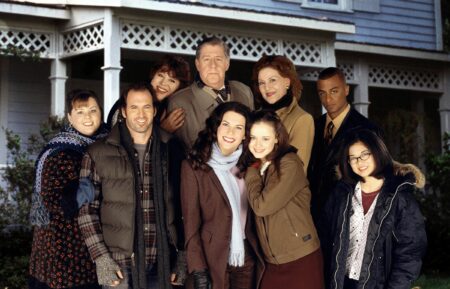 Melissa McCarthy, Scott Patterson, Lauren Graham, Alexis Bledel, Keiko Agena, Yanic Truesdale, Kelly Bishop, Edward Herrmann, and Liz Torres in Gilmore Girls - Season 1