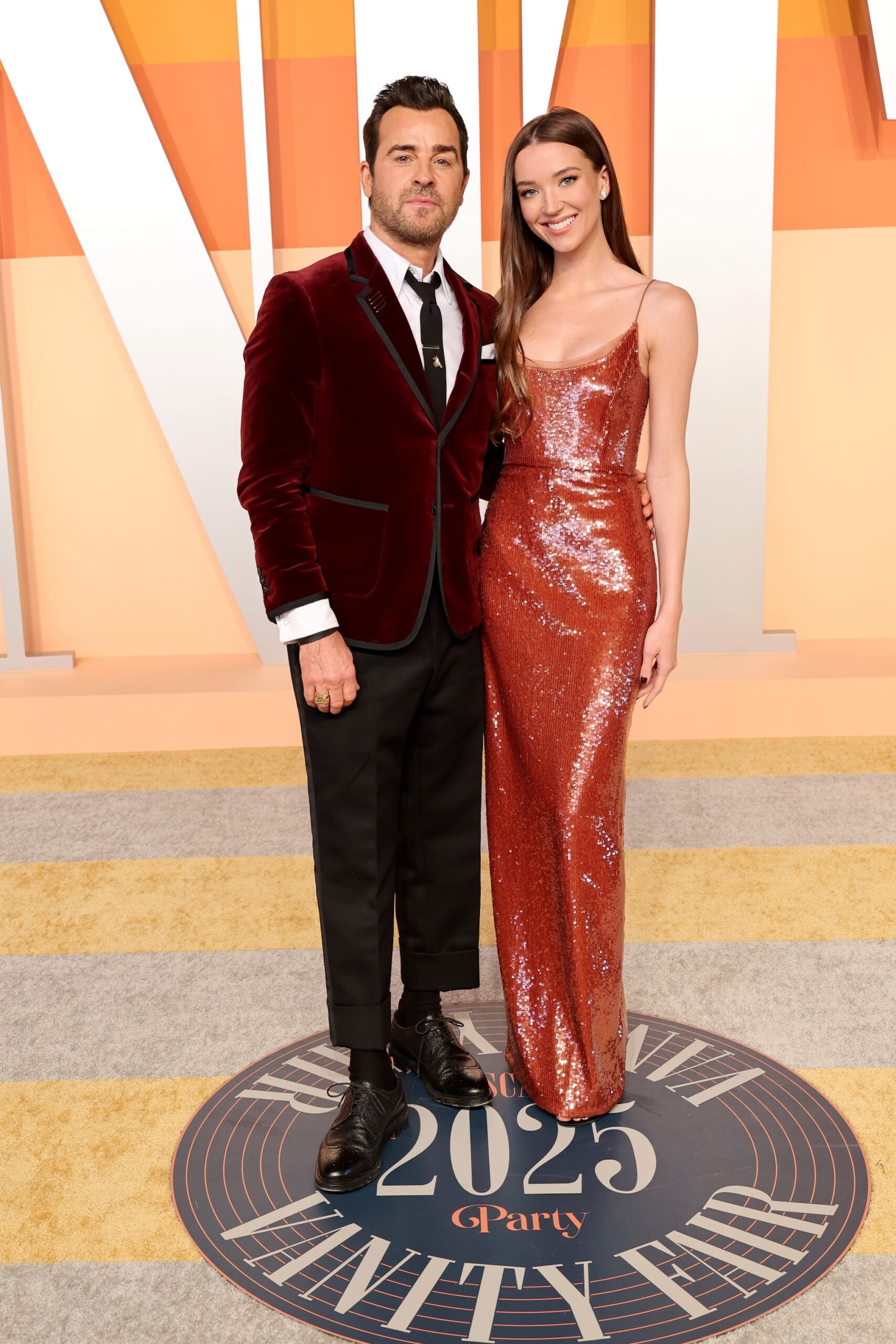 Justin Theroux and Nicole Brydon Bloom attend the 2025 Vanity Fair Oscar Party Hosted By Radhika Jones at Wallis Annenberg Center for the Performing Arts on March 02, 2025 in Beverly Hills, California.