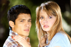 Nicholas Gonzalez and Mischa Barton in The O.C. - 'The Way We Were' - Season 2