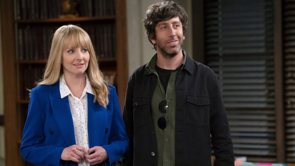 Melissa Rauch as Abby Stone, Simon Helberg as Spencer in Night Court