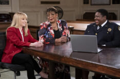 Melissa Rauch as Abby Stone, Marsha Warfield as Roz, Lacretta as Gurgs in the 'Night Court' Season 3 finale