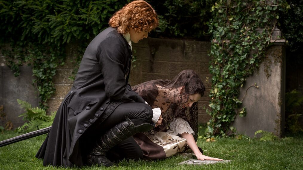 Sam Heughan and Caitriona Balfe in 'Outlander' Season 2, 'Faith'