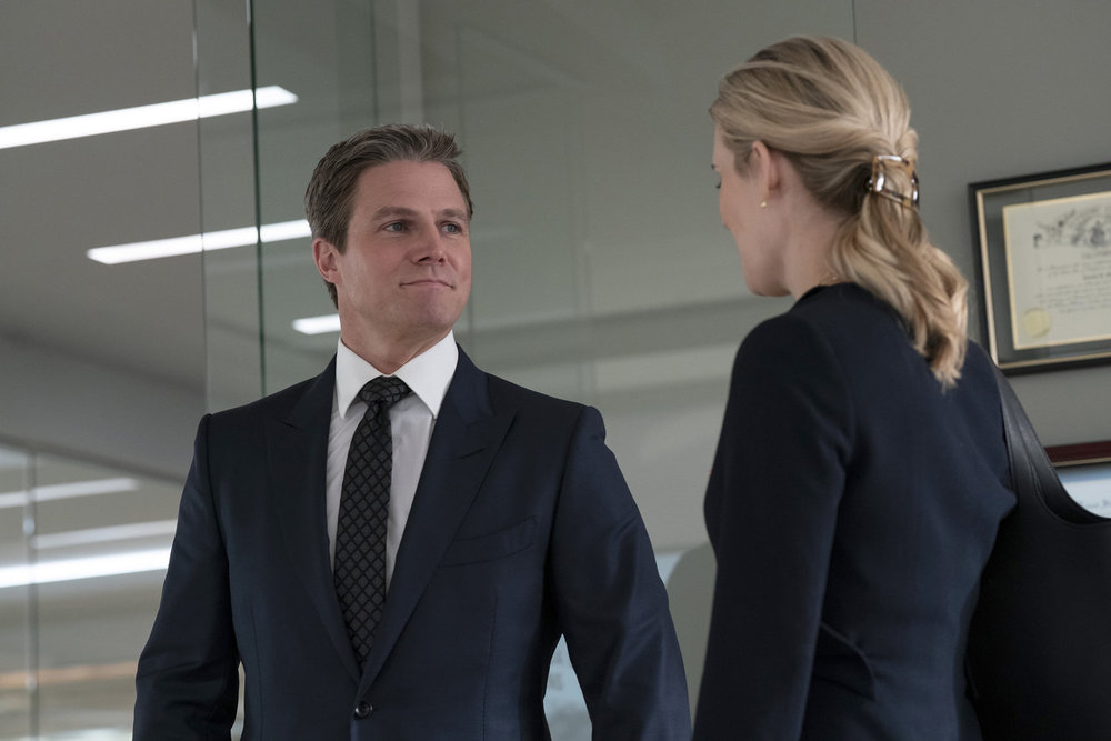 Stephen Amell as Ted Black, Maggie Grace as Amanda Stevens on Suits LA