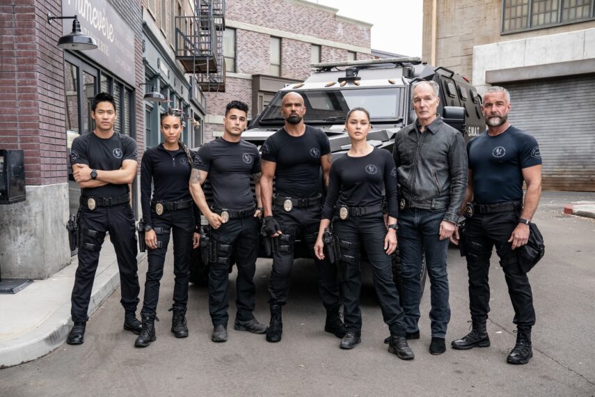 David Lim as Victor Tan, Annie Ilonzeh as Devin Gamble, Niko Pepaj as Miguel Alfaro, Shemar Moore as Daniel “Hondo” Harrelson, Anna Enger Ritch as Zoe Powell, Patrick St. Esprit Commander Robert Hicks and Jay Harrington as David “Deacon” Kay — 'S.W.A.T.' Series Finale "Return to Base"