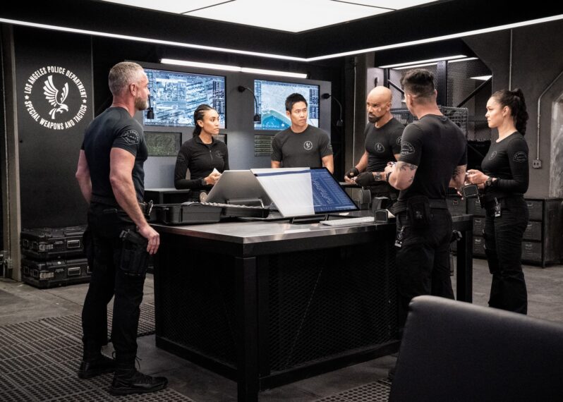 Jay Harrington as David “Deacon” Kay, Annie Ilonzeh as Devin Gamble, David Lim as Victor Tan, Shemar Moore as Daniel “Hondo” Harrelson, Niko Pepaj as Miguel Alfaro, and Anna Enger Ritch as Zoe Powell — 'S.W.A.T.' Series Finale