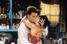 Matthew Perry and Courteney Cox Friends - 'The One After Ross Says Rachel' - Season 5