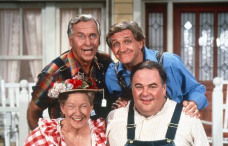 Gordie Tapp, George Lindsey, Minnie Pearl, Gailard Sartain in Hee-Haw