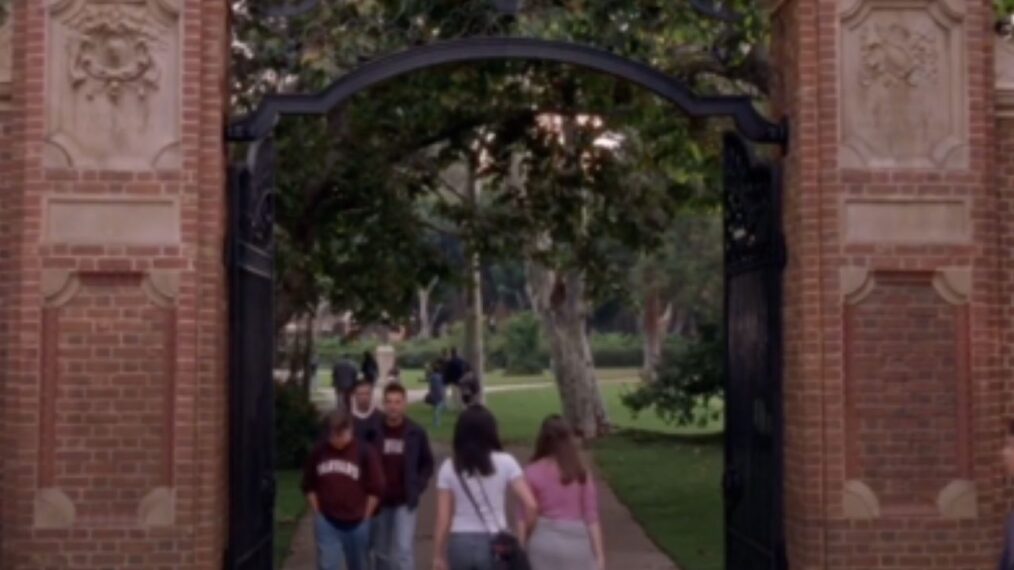 Lauren Graham and Alexis Bledel at the gates of Harvard