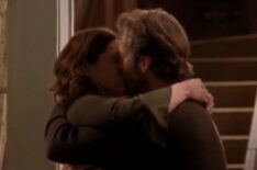 Lauren Graham and Scott Patterson kiss on Lorelai's porch