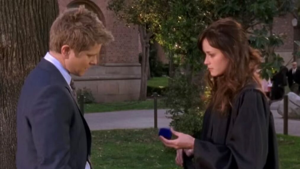 Alexis Bledel hands back an engagement ring to Matt Czuchry at Rory's graduation