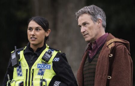 Nina Singh as Malik, Stephen Moyer as Palmer — 'Art Detectives' Season 1 Episode 1