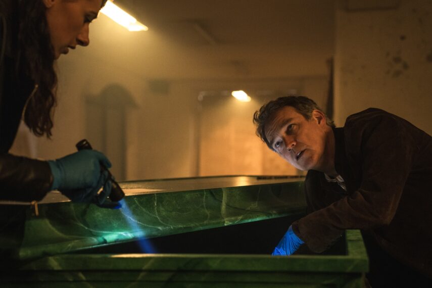 Nina Singh as Malik, Stephen Moyer as Palmer — 'Art Detectives' Season 1 Episode 6