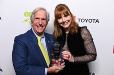 Henry Winkler and Bryce Dallas Howard pose with 'EMA Green Parent Award at the Environmental Media Association 2nd Annual Honors Benefit Gala at Private Residence on September 28, 2019 in Pacific Palisades, California.