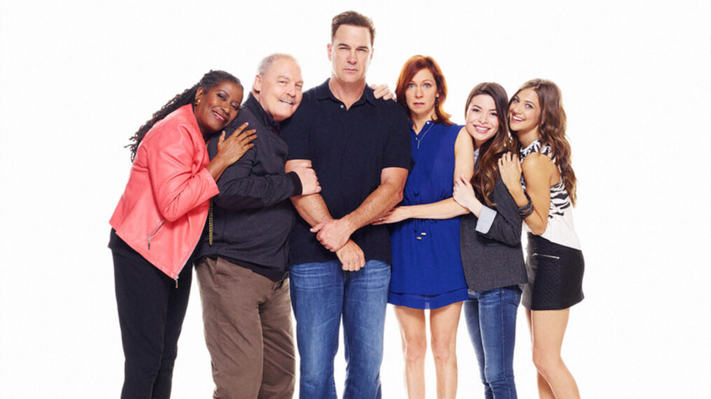 Carlease Burke, Stacy Keach, Patrick Warburton, Carrie Preston, Miranda Cosgrove, and Mia Serafino of 'Crowded'