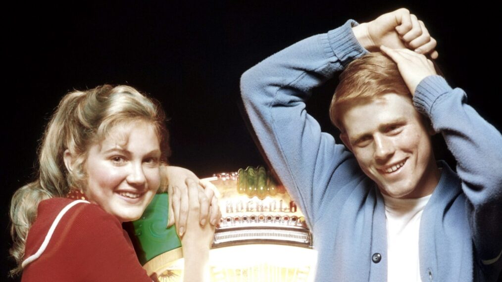 HAPPY DAYS, from left, Kathy O'Dare, Ron Howard, 1974-84 (1974 photo). ph: Albert Watson / TV Guide / courtesy Everett Collection