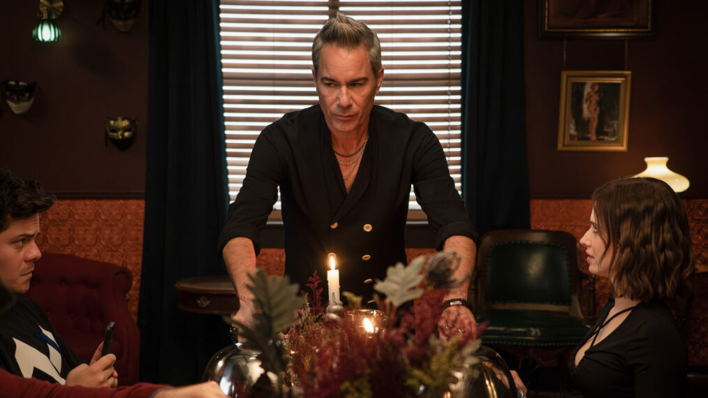 Eric McCormack as Hemmingway in 'Hell Motel' Episode 1